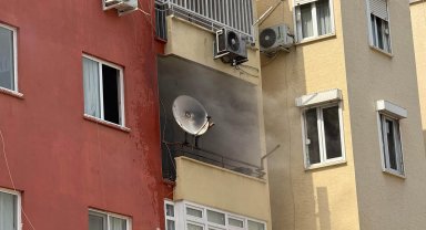 Balkondaki yangını itfaiye söndürdü