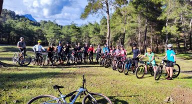 Bisiklet sporcuları Kemer'de kamp yapacak