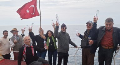 Denize mektup bıraktılar