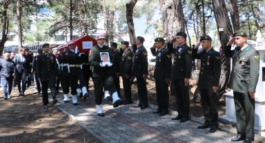 Kıbrıs gazisine askeri tören
