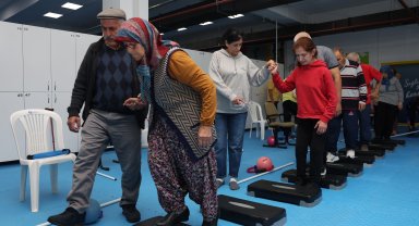Parkinson hastaları sporla hayata bağlanıyor