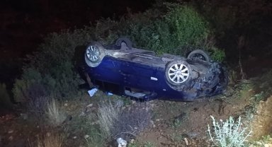 Şarampole devrilen otomobilin sürücüsü yaralandı