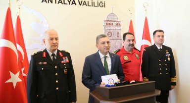 Vali Şahin'den otellere 'makul süre' açıklaması