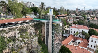 Yat limanındaki asansörde bakım- onarım çalışması