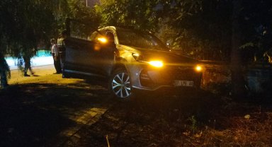 Antalya- Kaldırımdaki yayaya otomobil çarptı Video eklendi
