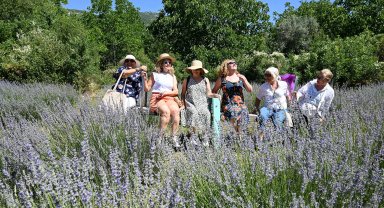 Kemer'de 'Mor turizm' başladı