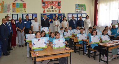 Korkuteli'deki okullarda karne heyecanı