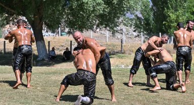 Okulu altın kemer için hazır