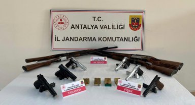 Serik'te ruhsatsız silah operasyonu