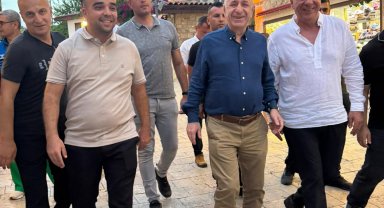 Ümit Özdağ, Antalya'da esnafla görüştü