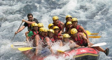Köprüçay rafting tutkunlarının ilgi odağı oldu