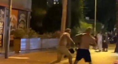Rusların tekme ve yumruklu kavgası kamerada