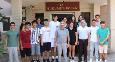 Başarılı öğrenciler Kaymakam Solmaz'ı ziyaret etti
