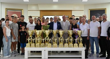 Başkan Kocagöz, kick boks sporcularını ağırladı