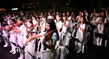 Kemer'de can dostlar için ikinci konser