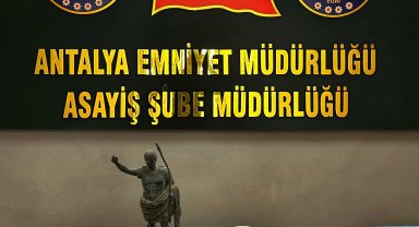 Tarihi eser satma vaadiyle 50 bin dolar dolandıran 4 şüpheli yakalandı