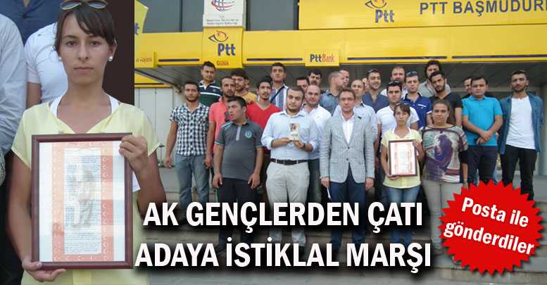 Ak gençlerden çatı adaya İstiklal Marşı