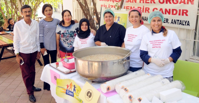 AKBÖHONDER’den aşure dağıtımı