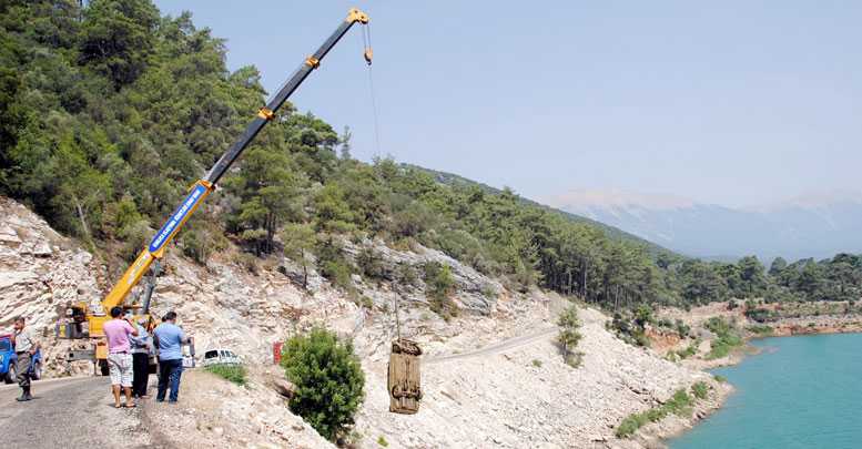 Alakır Barajı'nda çalıntı otomobil