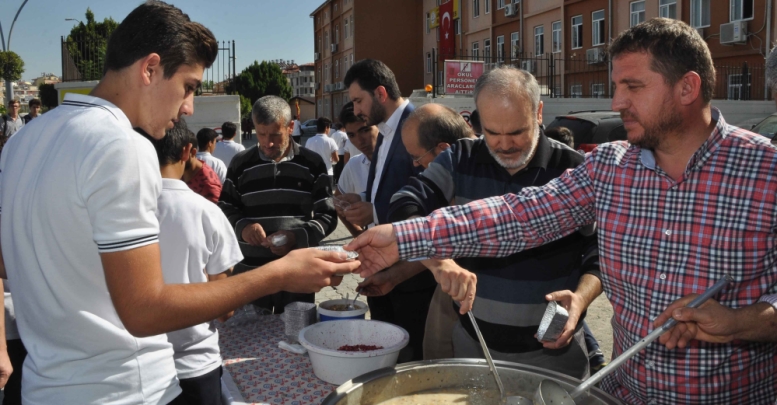 Anadolu Gençlik'ten aşure etkinliği