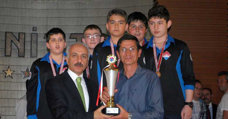 Antalya Bahçeşehir satrançta 3. oldu