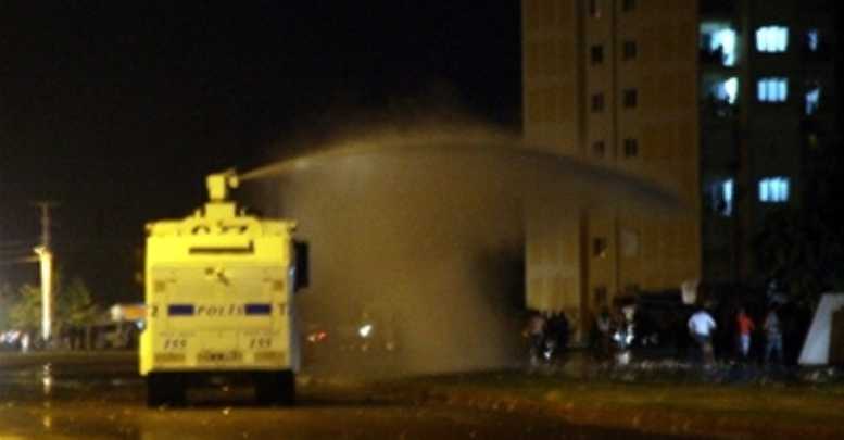 Antalya'da Kobani'ye Destek Eylemi Gece Devam Etti