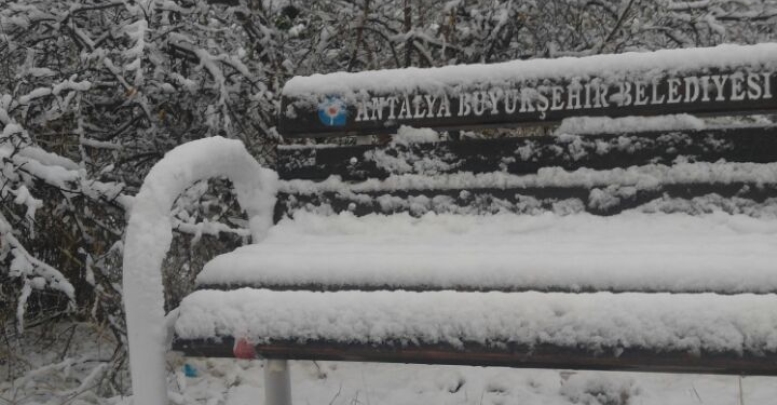 Antalya gelinliğini giydi