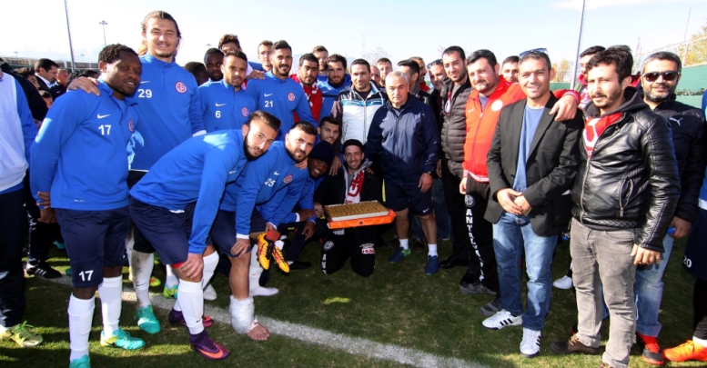 Antalyaspor'da neşeli antrenman