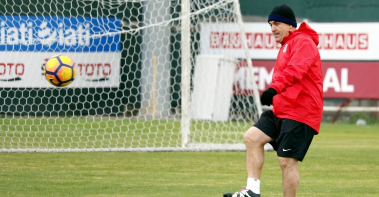 Antalyaspor’da Paşa mesaisi