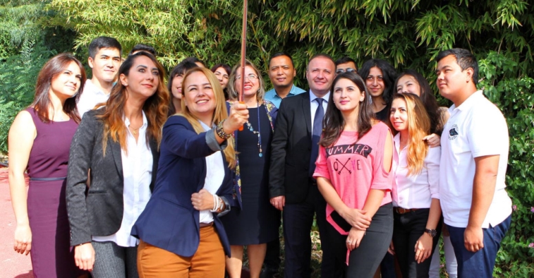 AÜ'de öğrenciler yemekte buluştu