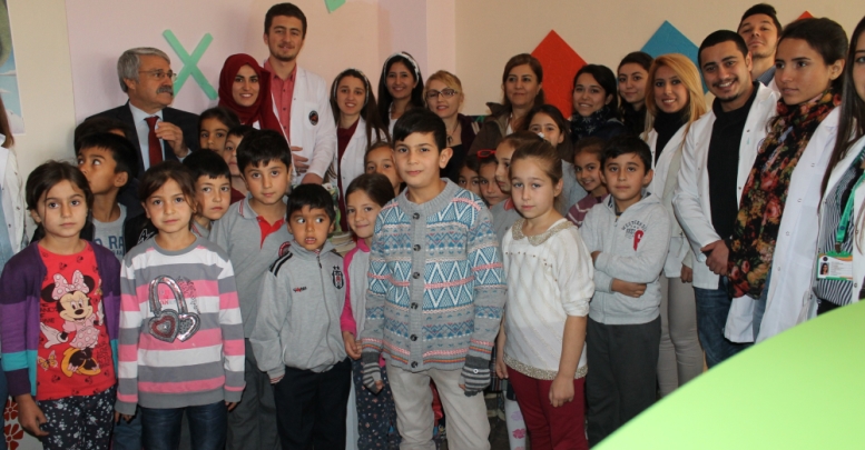 AÜ HEMŞİRELİK FAKÜLTESİ ÖĞRENCİLERİNDEN SAĞLIK TARAMASI