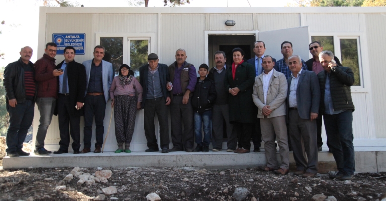 Barakada yaşayan yaşlı çift ev sahibi oldu