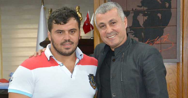 Başarılı güreşçiye cumhuriyet altını