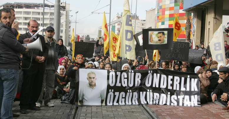 BDP’nin Öcalan posterli yürüyüşüne polis engeli