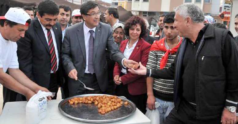Belediyenin karşısına Yörük çadırı kurdu