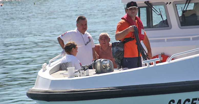 Bir turist denize atladı ve bayıldı