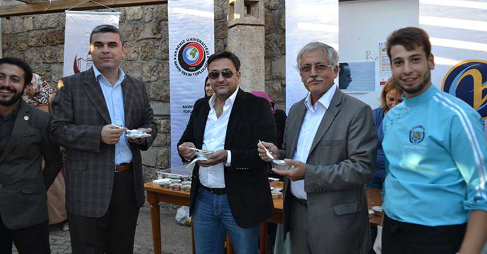 Birlik Vakfı’ndan öğrencilere aşure