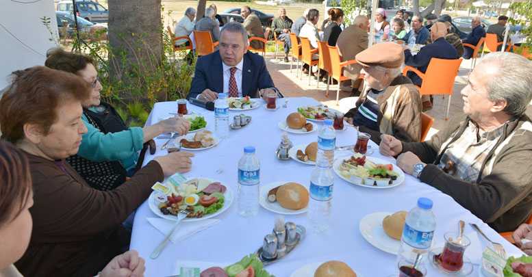Böcek geleneği bozmadı