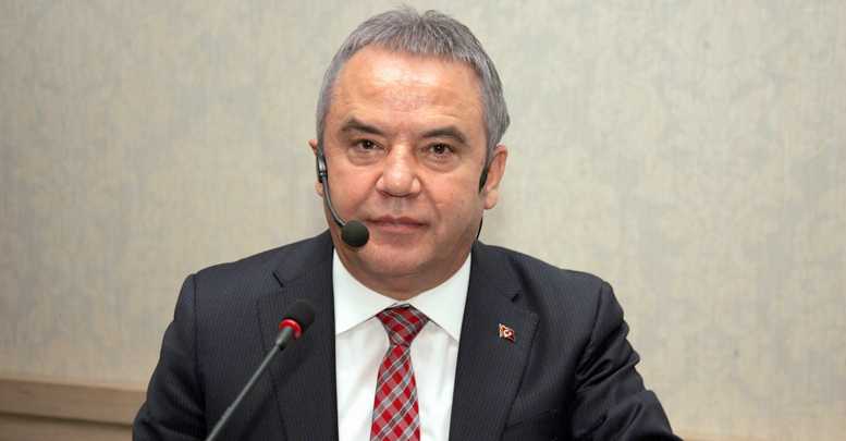Böcek projelerini tanıttı