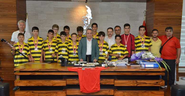 Böcek’ten genç sporculara destek