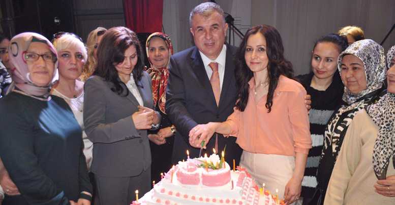 BULUT 8 MART'I KADINA AYIRDI