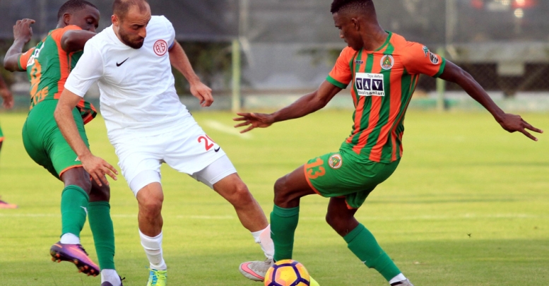 Çalımbay'dan iki futbolcuya af