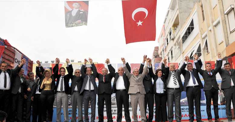 CHP Demre'de adaylarını tanıttı