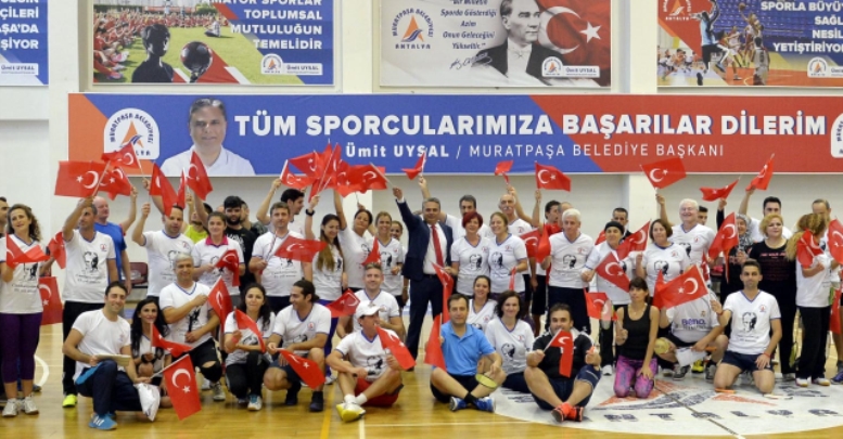 Cumhuriyet için kulaç attılar