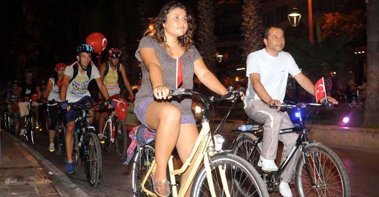 Cumhuriyet için tur attılar