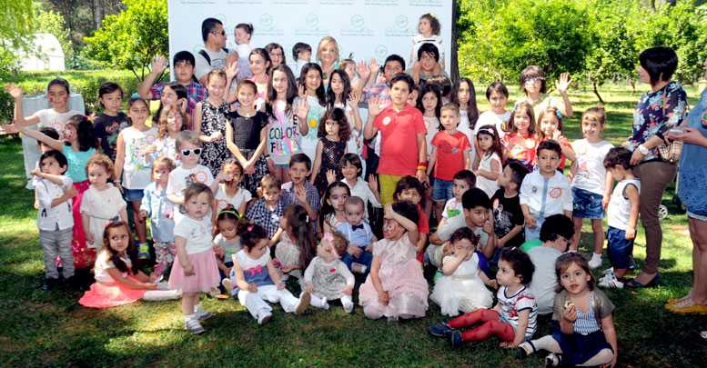 Doğumuna yardımcı olduğu anne ve çocuklarla buluştu