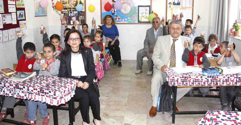 Döşemealtı Belediyesi öğrencilere süt dağıttı