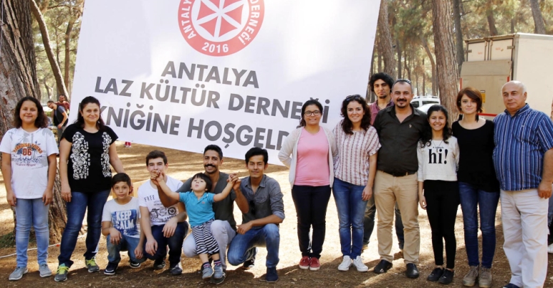 Döşemealtı'nda horon şov