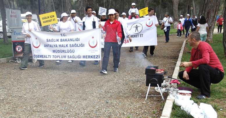 Döşemealtı sağlık için yürüdü
