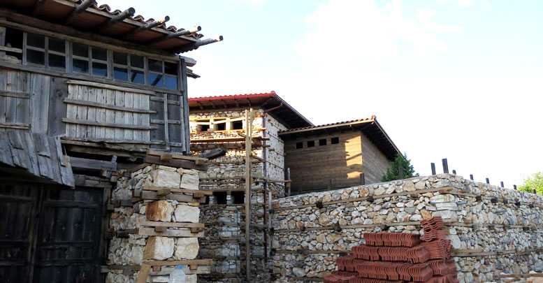 Düğmeli evler restore ediliyor